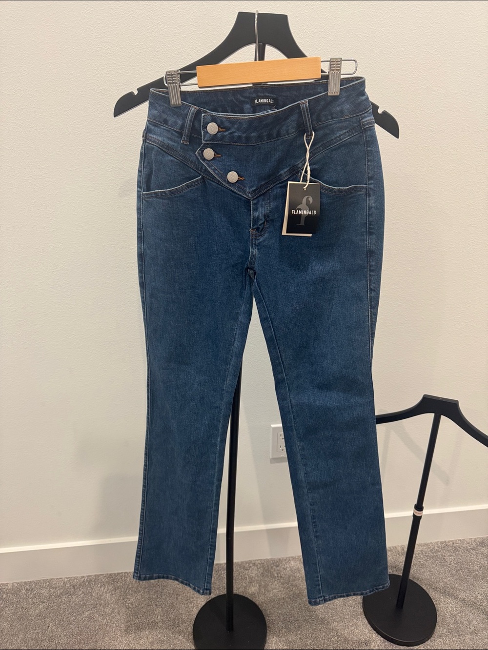 Flamingoals Blue Straight-Leg Jeans with V-Waist Detail